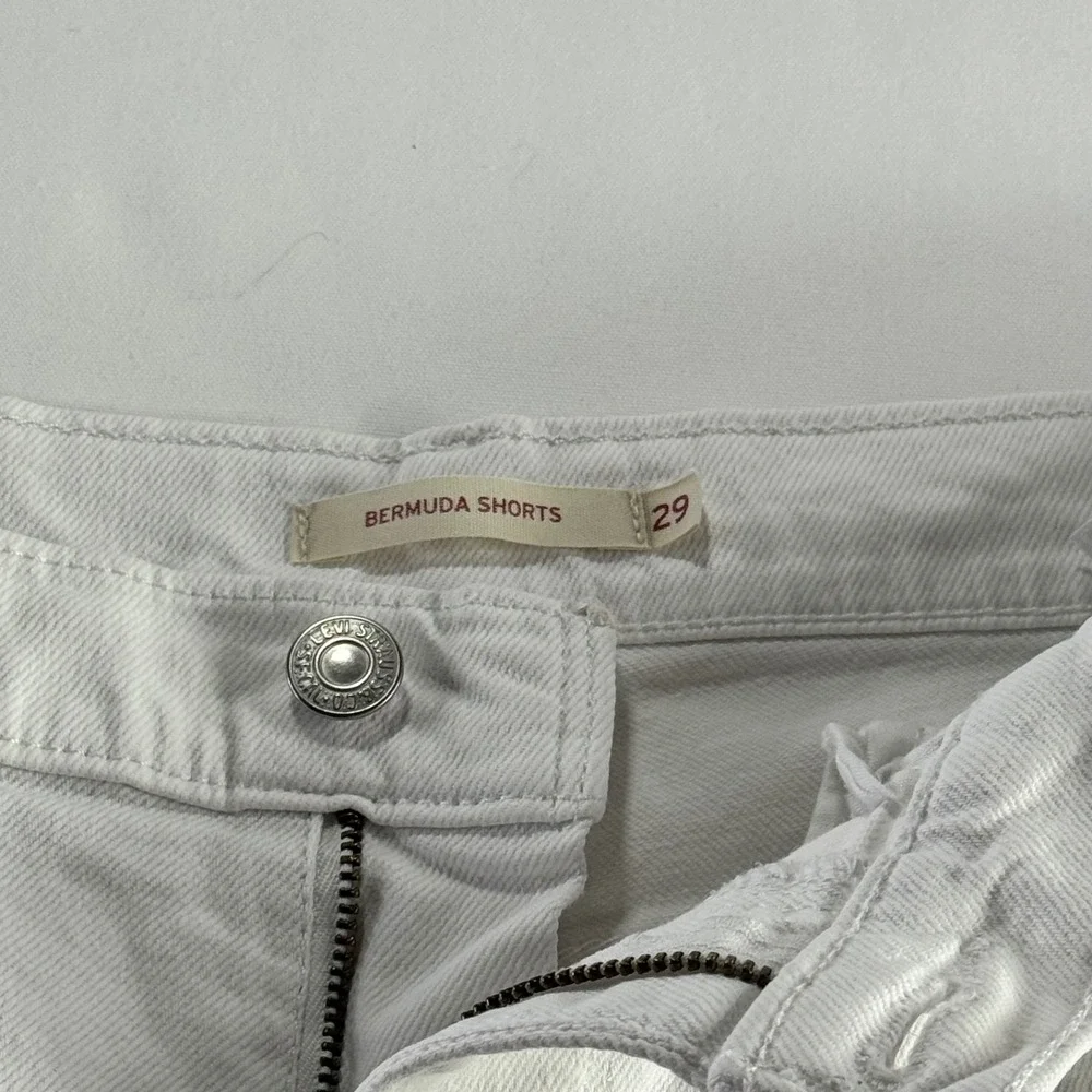 Levis Bermuda Shorts Womens 29 White Denim Mid Rise Knee Length 29969-0037